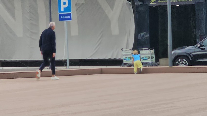 Zvezdan Terzić na aerodromu sa porodicom