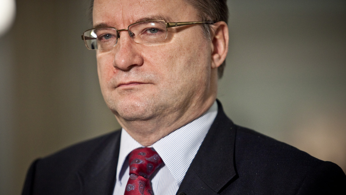 Minister sprawiedliwości Marek Biernacki chce poprawić pracę rzeczoznawców sądowych. Zamierza to jednak zrobić inaczej niż planował jego poprzednik Jarosław Gowin, informuje "Puls Biznesu".