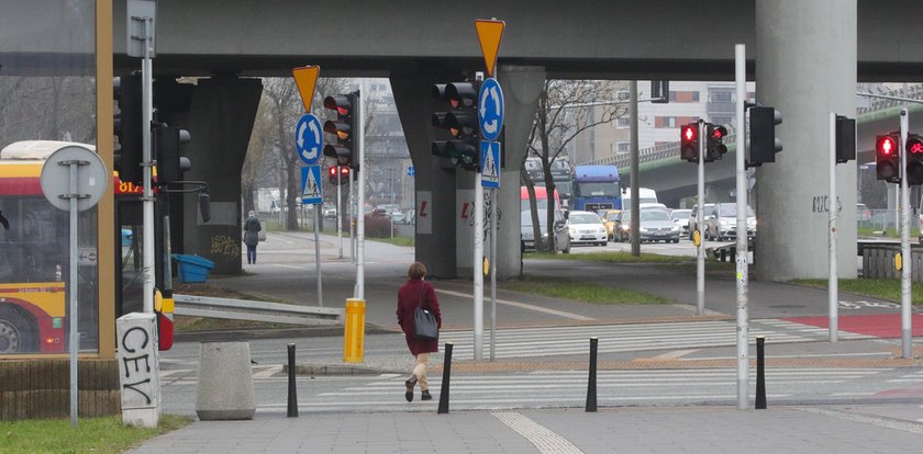 Nie jest już wicepremierem, ale złe nawyki pozostały. Jadwiga Emilewicz tnie na czerwonym