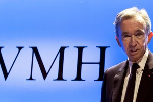 Bernard Arnault. Historia koncernu Louis Vuitton Moët Hennessy (LVMH)