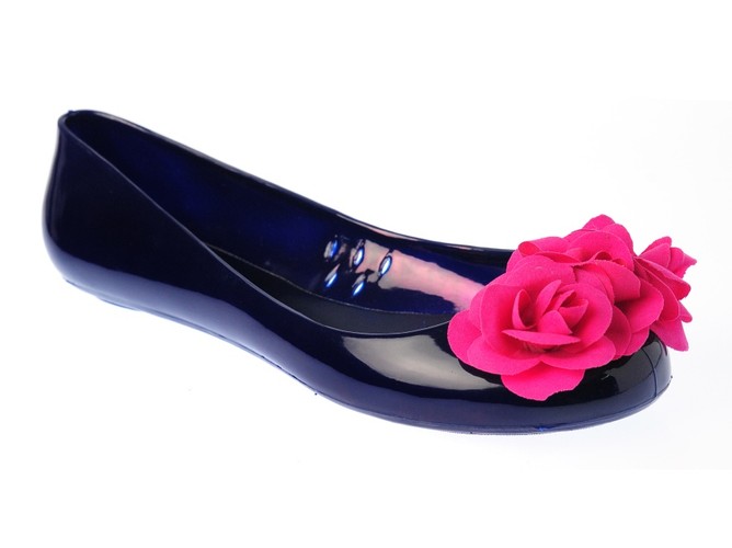 Wiosną i latem 2011 bez plastiku na stopie ani rusz! Propozycje z oferty EBUTY