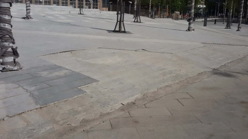 Predviđeno je skidanje sloja polimer-betona koji se odvojio