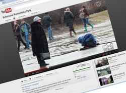 Oddamy pieniądze nawet kukle. Zobacz śmieszną prowokację