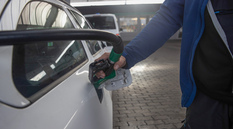 Jelentősen tovább drágulhat idén az üzemanyagok ára / Fotó: Zsolnay Péter 