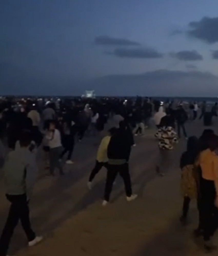 Adrijanova kikbek žurka - gomila na plaži