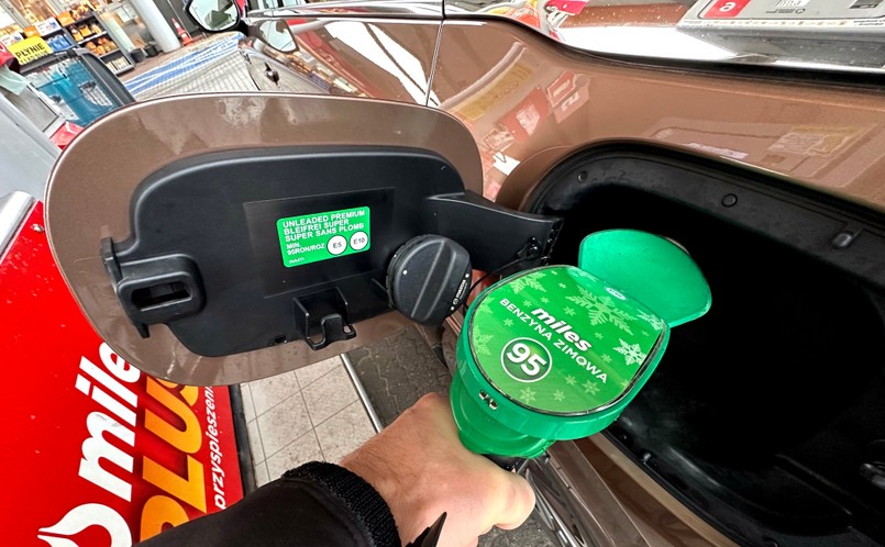 Tankowanie paliwa do samochodu