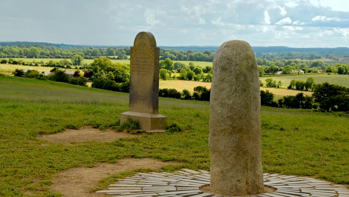 Irlandzka policja poszukuje wandali, którzy młotem uszkodzili menhir Lia Fail Standing Stone sprzed 5500 lat, popularnie zwany Kamieniem Przeznaczenia, na wzgórzu Tara - podał Irish Independent.