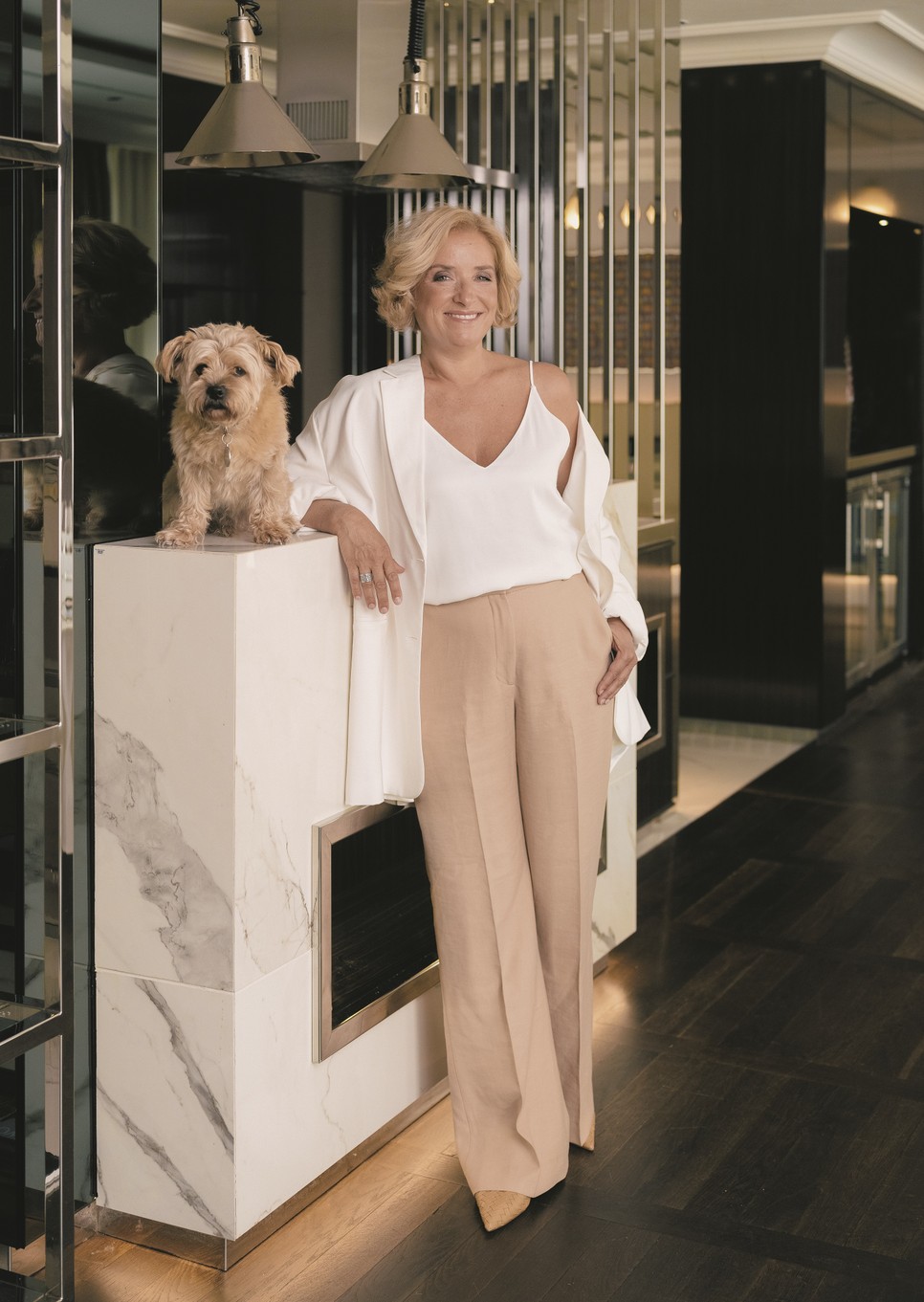 Feller Adrienne hiszi, hogy a valódi szépítőszerek használata az önismeret felé vezet bennünket - Stylist Pintér Judit Smink Bárdi Barbara Haj Radván Simon/Köszönet a helyszínért a Ritz-Carlton Budapest Hotelnek!