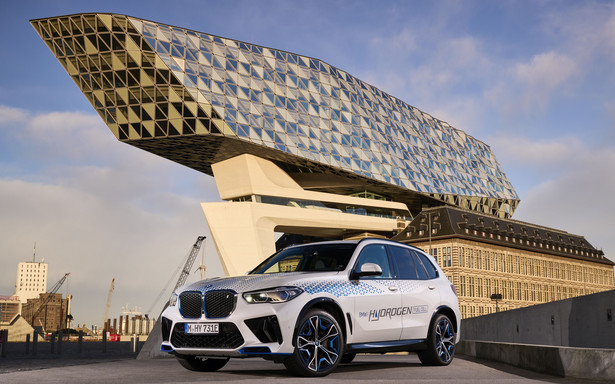 Jeśli testy wypadną pomyślnie, BMW planuje wdrożyć produkcję seryjną.