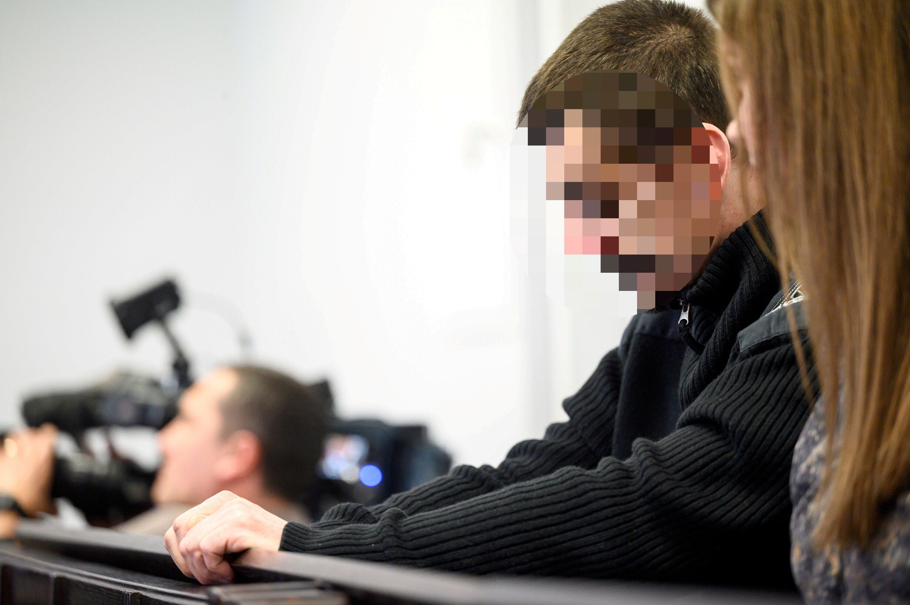 Wyrok dożywocia za zabójstwo żony i córek uchylony. Powód: neosędzia