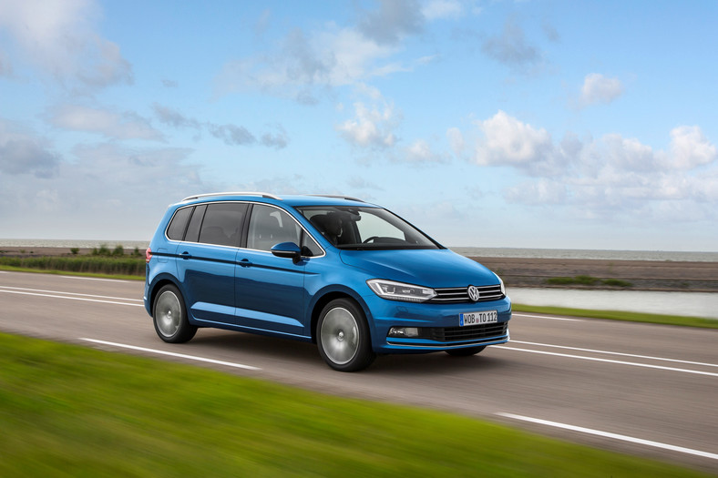 Volkswagen Touran: najlepiej sprzedający się minivan w Europie w 2021 r.