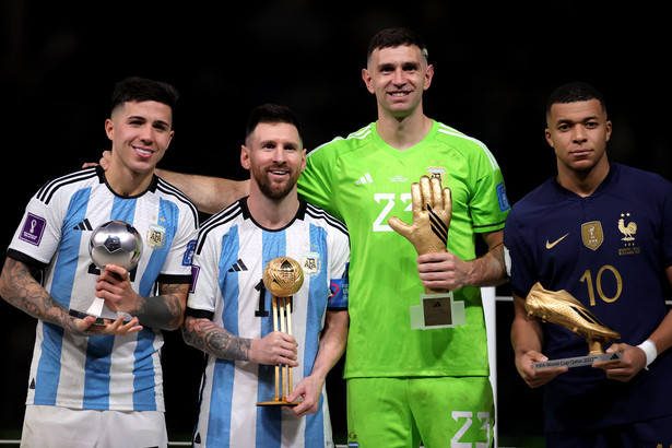 Enzo Fernandez, Lionel Messi, Emiliano Martinez i Kylian Mbappe