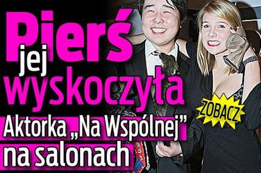 Pierś jej wyskoczyła. Aktorka "Na Wspólnej" na salonach