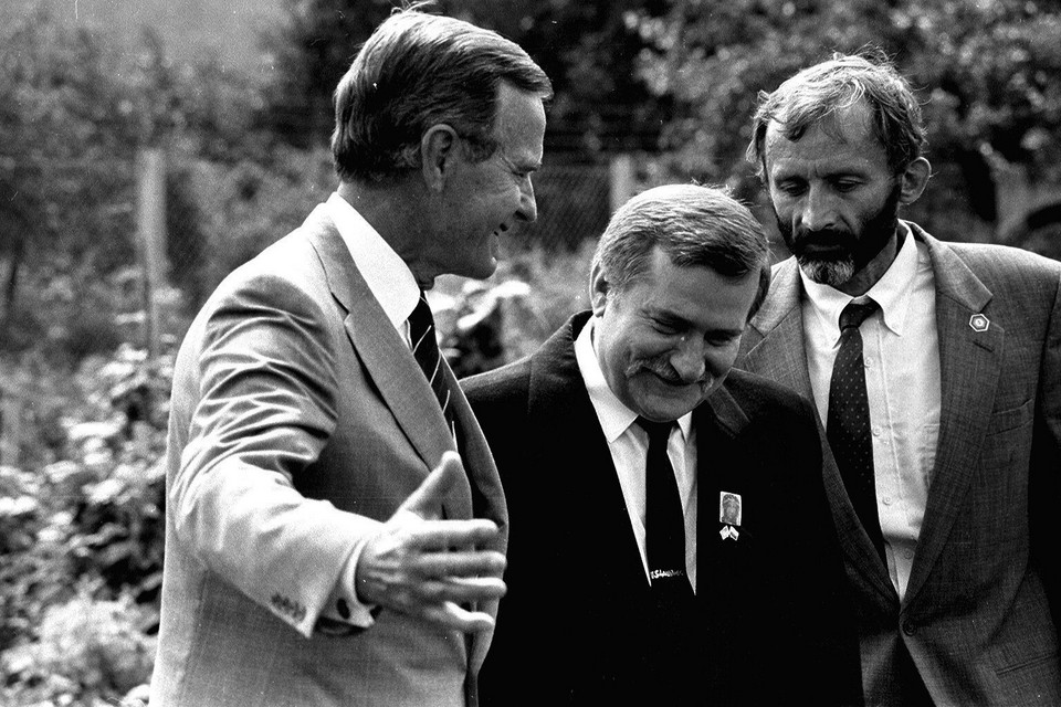 George H.W. Bush i Lech Wałęsa w 1989 roku