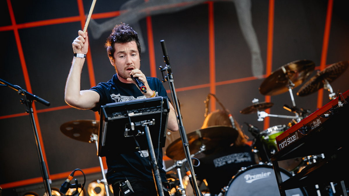 Bastille prezentują kolejny nowy utwór. "Fake It" można już posłuchać poniżej. Kawałek jest zapowiedzią najnowszego albumu Bastille, "Wild World", którego premiera zaplanowana jest na 9 września 2016 roku.