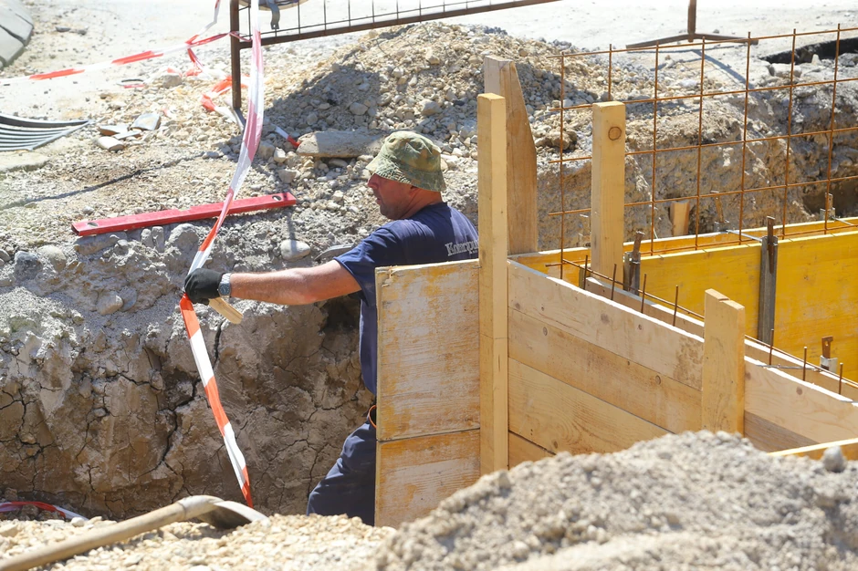 Radnici rade na vrućini