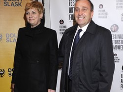 Taka żona to ozdoba! Dojrzale elegancka małżonka Grzegorza Schetyny