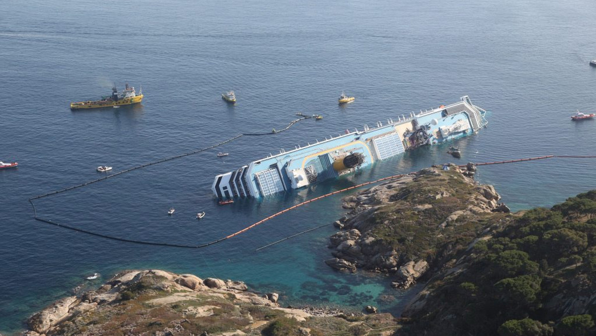Ratownicy znaleźli dzisiaj ciało 16. ofiary katastrofy statku Costa Concordia, którego wrak leży u wybrzeży wyspy Giglio w Toskanii. To starsza kobieta, która miała na sobie kamizelkę ratunkową.