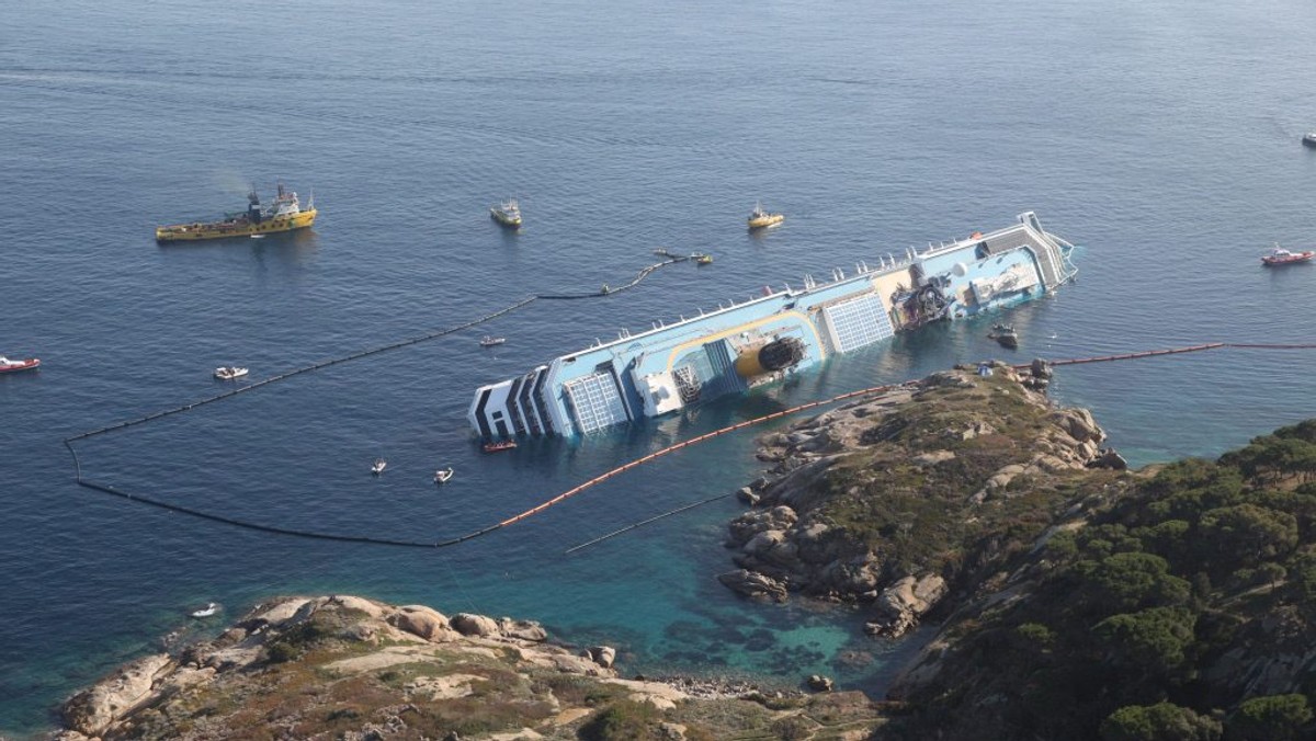 Ratownicy znaleźli dzisiaj ciało 16. ofiary katastrofy statku Costa Concordia, którego wrak leży u wybrzeży wyspy Giglio w Toskanii. To starsza kobieta, która miała na sobie kamizelkę ratunkową.