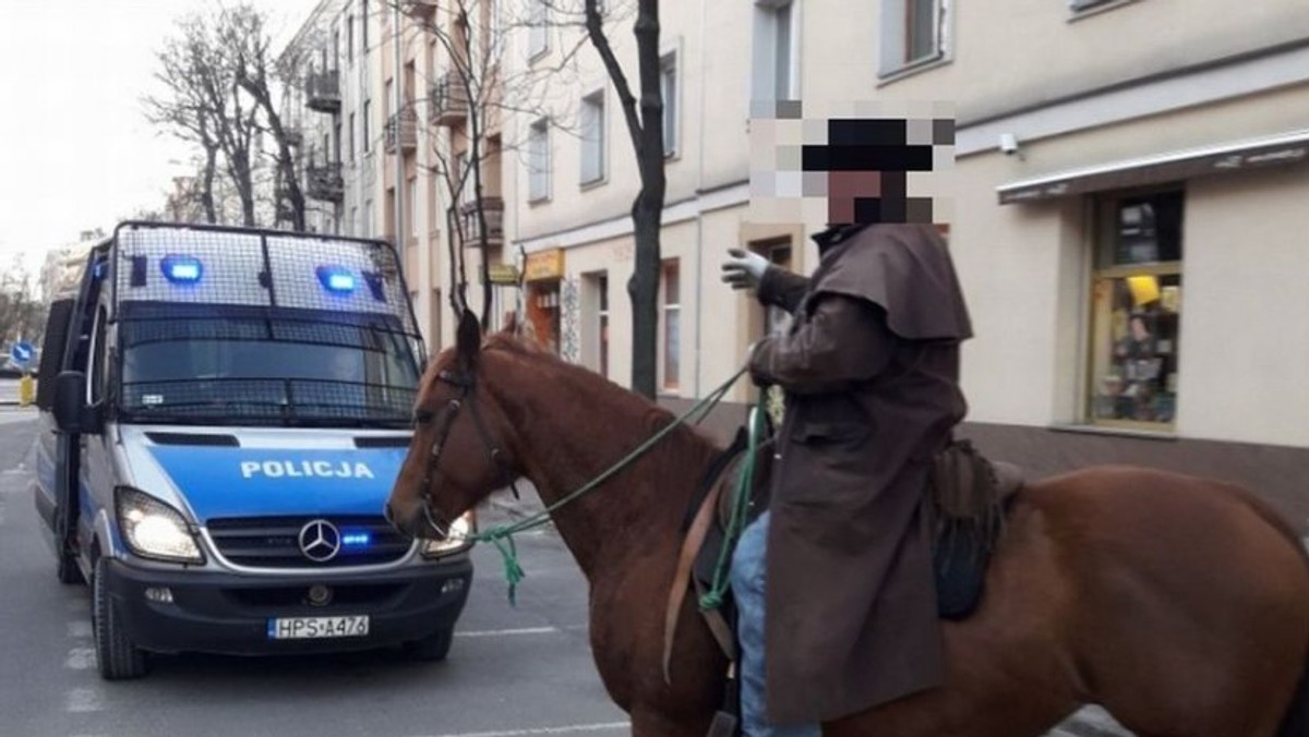 Koronawirus Kielce. Pijany mężczyzna konno jeździł po centrum miasta