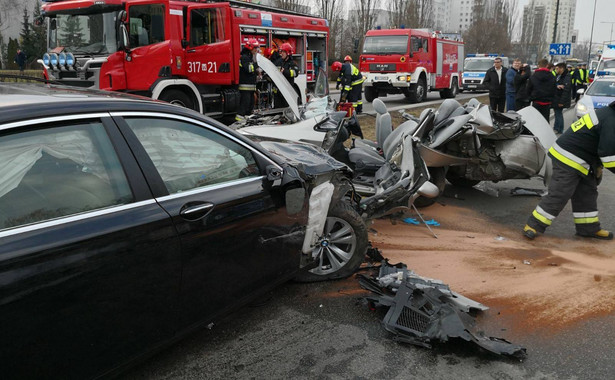 Drastyczny wypadek z udziałem BMW dyplomaty. Z hondy zostały zgliszcza, poszkodowanych sześć osób [FOTO]