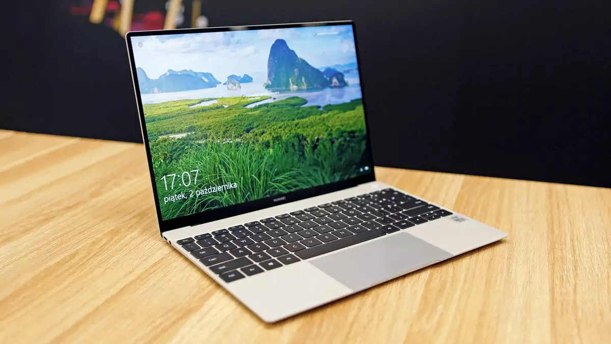 Huawei MateBook X – ekran o wysokiej rozdzielczości, proporcji 3 do 2, świetnym odwzorowaniu kolorów i bardzo wąskich ramkach to jedna z największych zalet X-a