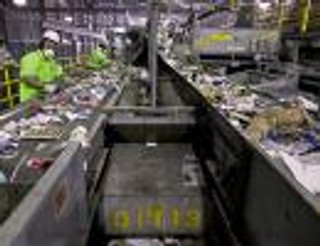 Tylko połowa warszawiaków regularnie segreguje odpady