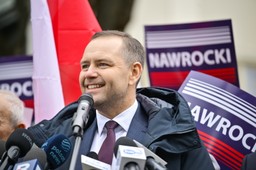 Kontrowersje wokół kawalerki Nawrockiego. Czym się różni umowa sprzedaży od umowy dożywocia?