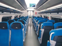 Pociągi, które wożą powietrze, czyli polska rozrzutność kolejowo-lotniskowa