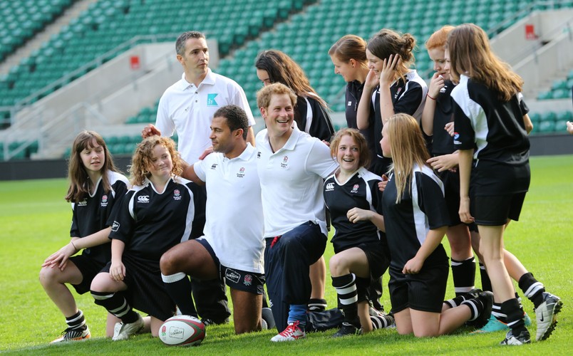 Książę Harry grał w rugby z... dziewczynami