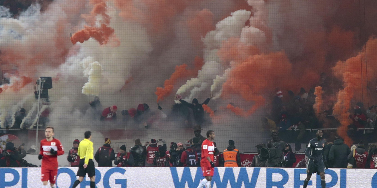 Derby Moskwy: Kibice Spartaka i CSKA przesadzili. Sędzia przerwał mecz