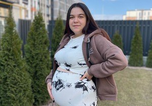 Karina Tarasenko kaže da ne bi bila surogat majka da nije bilo rata, ali sada planira da ima surogat beba koliko joj telo dozvoli kako bi mogla da uštedi za kupovinu kuće | Foto: BBC