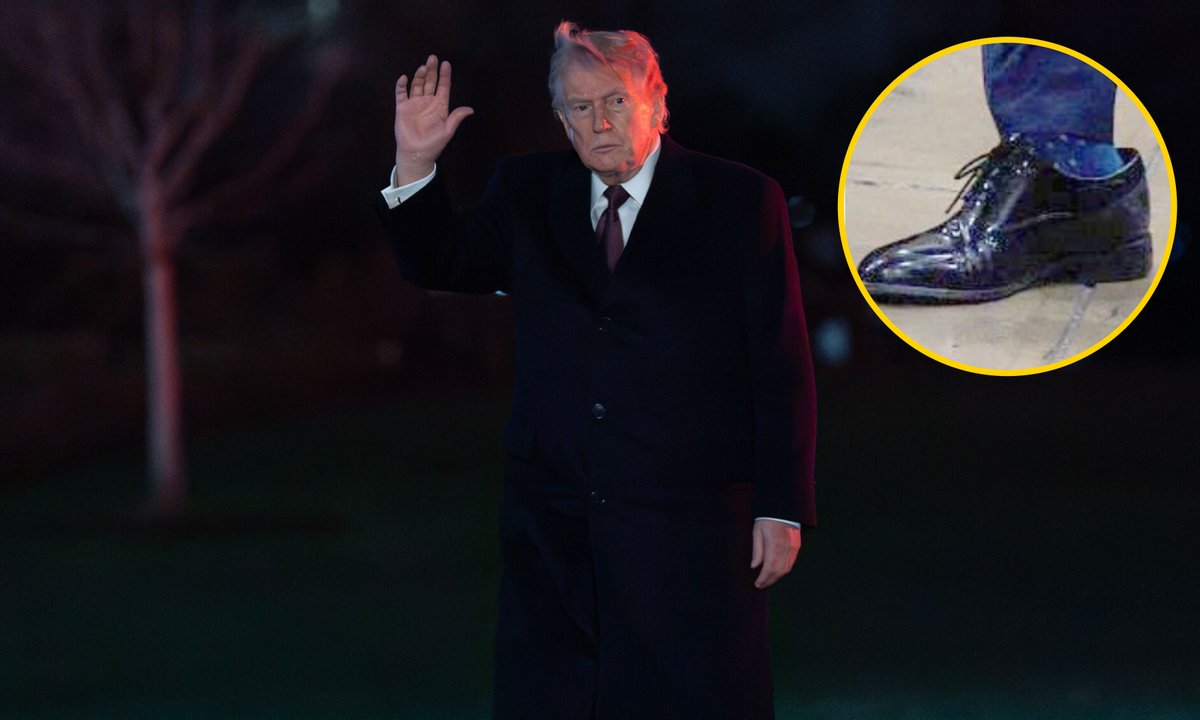 Donald Trump rozdaje swoim ludziom buty. Jeden szczegół rozbawił wszystkich