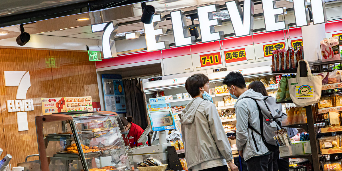 Sklep sieci 7 Eleven w Szanghaju.
