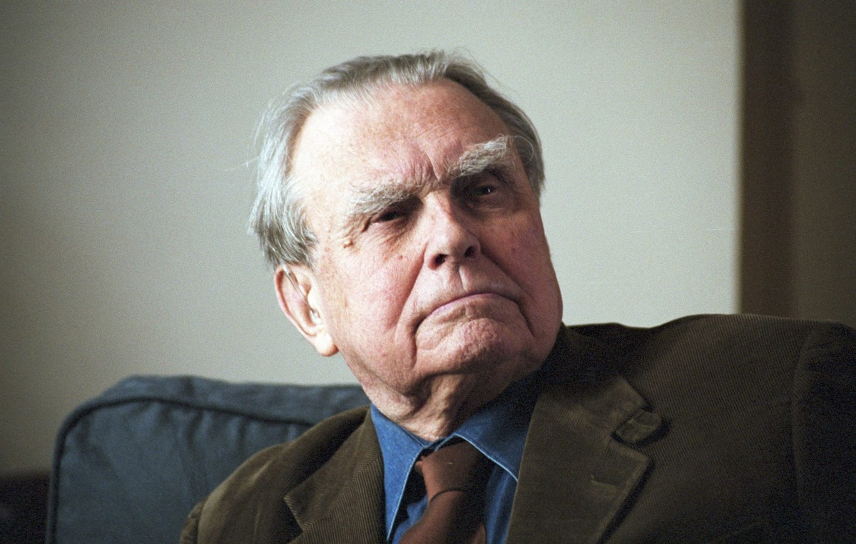 Miłosz pojawia się i znika... Zamieszanie z obecnością wierszy noblisty na liście lektur