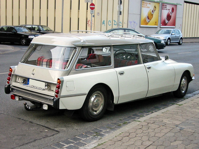 50 kultowych aut w Paradzie Zabytkowych Citroënów w Warszawie (3.10)