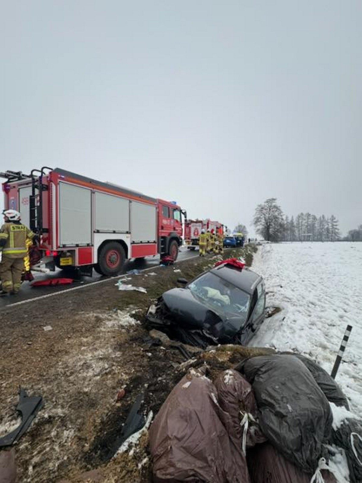 Dramatyczny wypadek w Czarnym Dunajcu. W samochodzie było troje dzieci