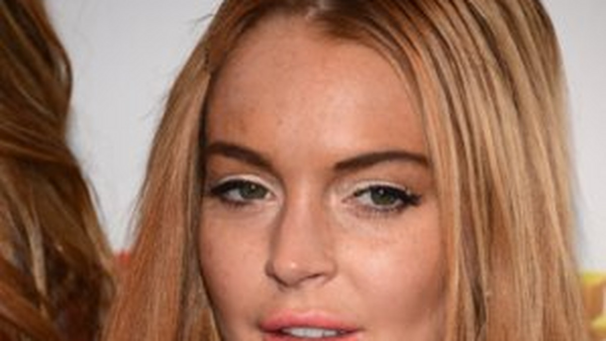 Lindsay Lohan desperacko pragnie spłacić należności wobec urzędu skarbowego. Najnowszym pomysłem jest możliwość wynajęcia aktorki do poprowadzenia imprez i uroczystości.