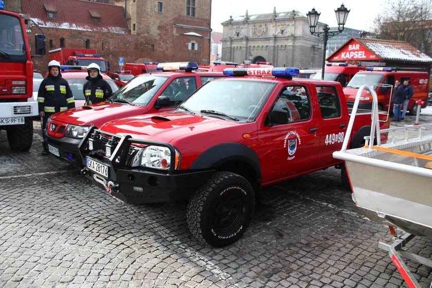 Pomorskim strażakom przekazano specjalistyczne wozy oraz sprzęt pożarniczy