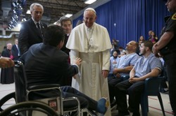 Papież przeprasza ofiary pedofilii. Franciszek: Bóg nad tym płacze