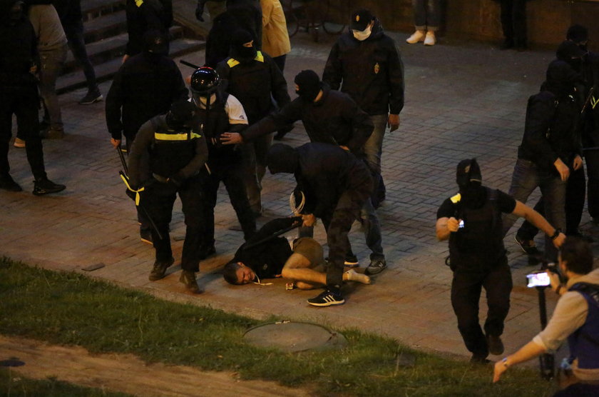 Dramatyczne sceny w Mińsku. Milicja brutalnie rozpędza demonstrantów