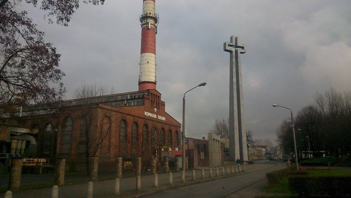 47 osób, w tym 11 pośmiertnie zostało uhonorowanych Krzyżem Wolności i Solidarności. Uroczystości w Śląskim Urzędzie Marszałkowskim zorganizowano w 34. rocznicę pacyfikacji kopalni "Wujek". Pośmiertnie odznaczono wszystkich zamordowanych przez ZOMO protestujących górników. Krzyże odebrali członkowie ich rodzin.