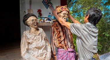 5 cultures around the world that celebrate death in unusual ways