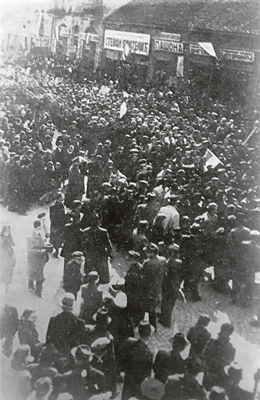 Arhivska slika: Narod na ulicama Kragujevca