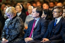 Radio o. Rydzyka obchodzi urodziny. Do Torunia zjechali wierni, nie zabrakło polityków PiS