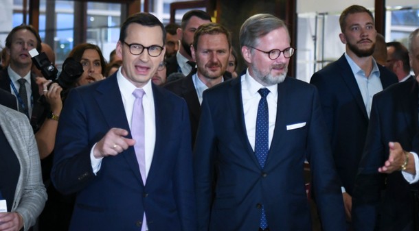 Premier Czech Petr Fiala i Mateusz Morawiecki przed debatą „Europa w obliczu nowych wyzwań, Karpacz, 6 września 2022 r.