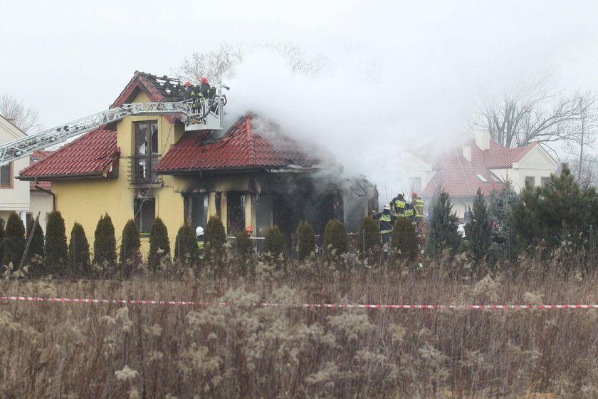 Potężny pożar pod Warszawą. Eksplodowały fajerwerki