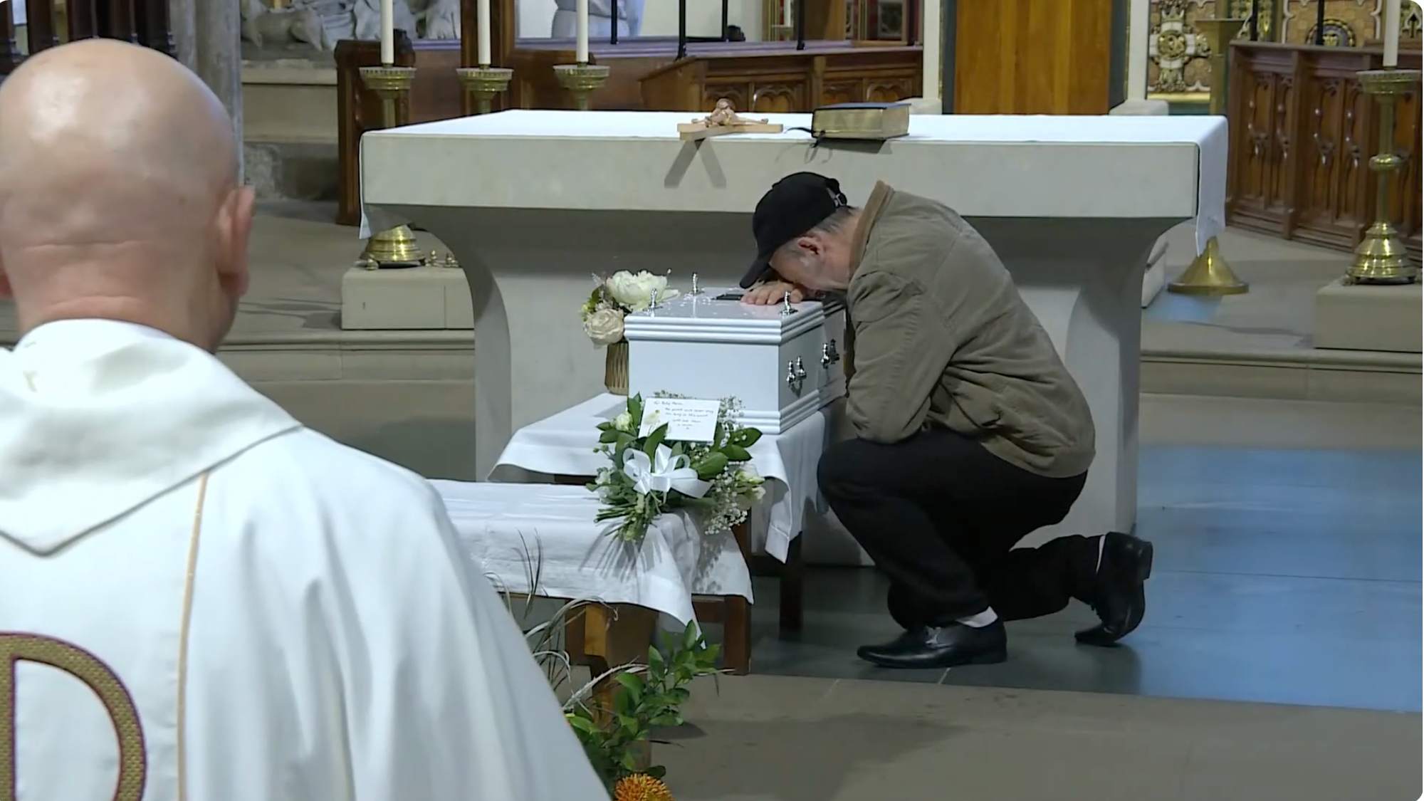 Blízki sa v slzách rozlúčili s malou Máriou.