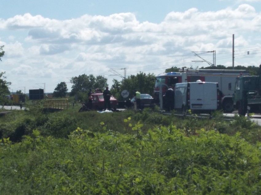 Dve osobe su nastradale u teškoj nesreći