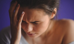 Często atakuje znienacka. Jak zwalczyć migrenę?